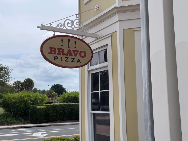 Bravo Pizza in Lake Sumter Landing