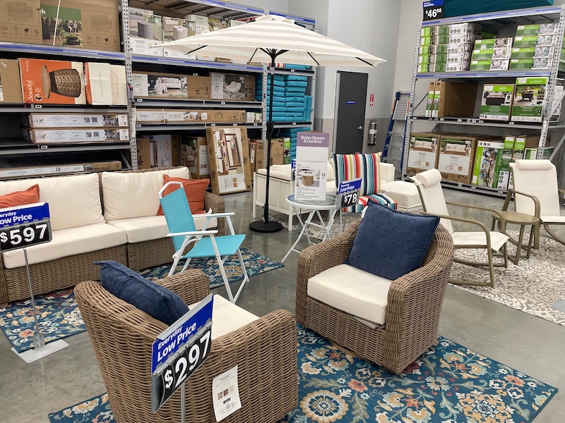 Walmart SR-44 patio furniture display