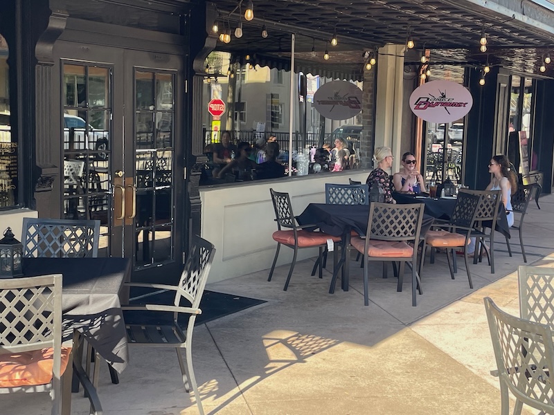 Outdoor dining area at Prime 3 on Main in Leesburg