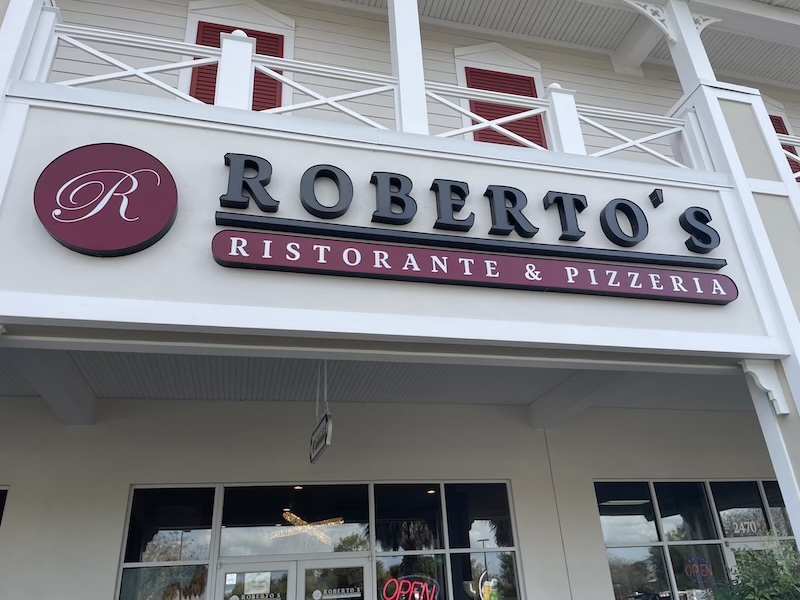 Roberto’s in Pinellas Plaza — A Classic That Still Holds Up