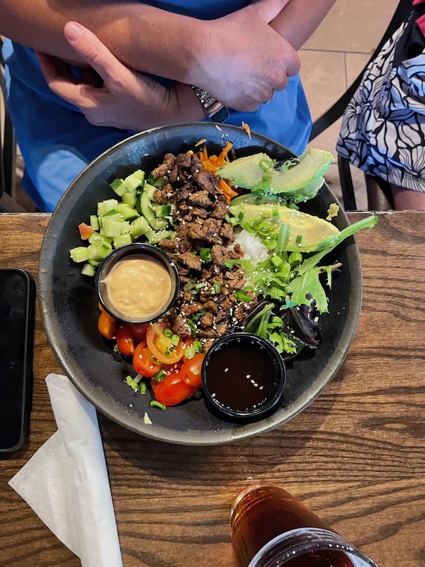 Steak cali bowl with fresh toppings