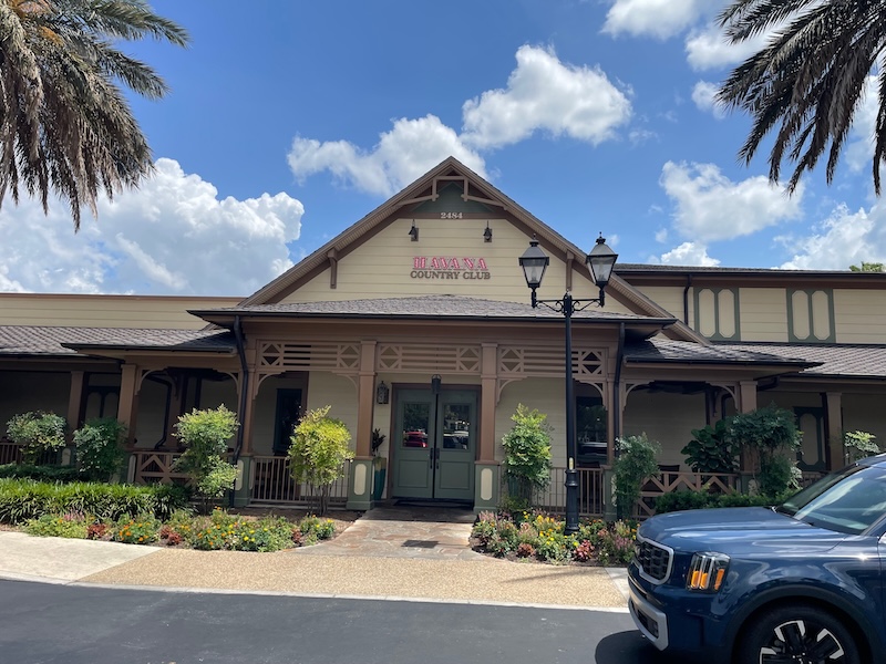 Havana Country Club Lunch Review: Big Plates and Crisp Wings