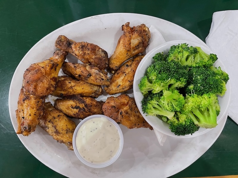 Wings, Burgers, and Plenty of TVs: Gator’s Dockside Brownwood Review